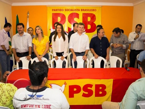 Luciane participa de inaugura��o da  nova sede do PSB em Cuiab�