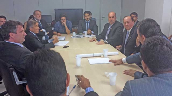 FUNAI debate com prefeitos e deputados quest�o ind�gena em Ju�na 