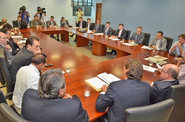 Assembleia Legislativa re�ne com poderes e avan�a sobre unifica��o e cria��o do fundo de previd�ncia