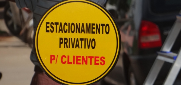 Placas de estacionamento privativo est�o com os dias contados em Juara.