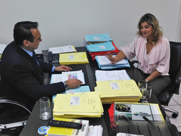 Luciane Bezerra visita Defensor P�blico-Geral