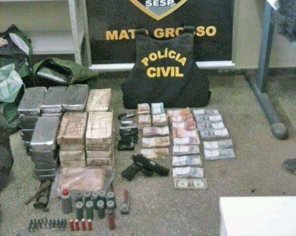 Pol�cia Civil prende cinco com 47 kg de pasta-base e d�lares na fronteira 