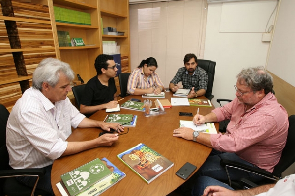 FNBF e parceiros v�o fortalecer potencial madeireiro de Nova Maring�