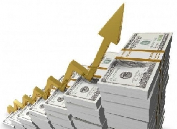D�lar fecha em alta com pior gasto do governo, mas cai 2,8% no m�s