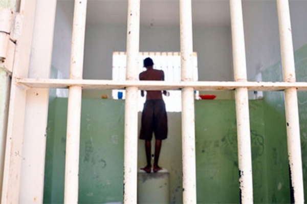 Adolescentes que queimaram andarilho vivo s�o transferidos para Cuiab� 