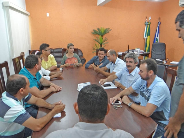 Luciane pede apoio a vereadores de Juara para federal e lan�a o irm�o Fernando para prefeito em 2016.