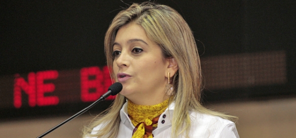 Deputada Luciane Bezerra � destaque em entrevista ao jornal ingl�s The Times.