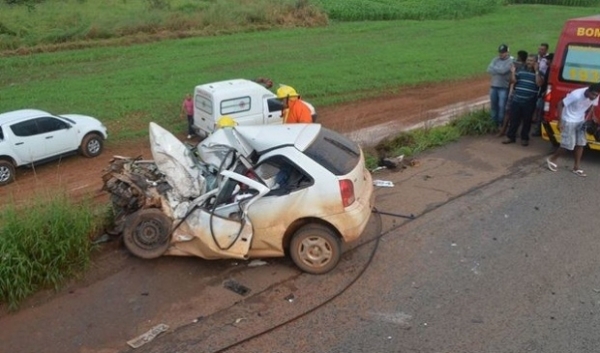 Acidente entre �nibus e Gol deixa vitima fatal na BR-163
