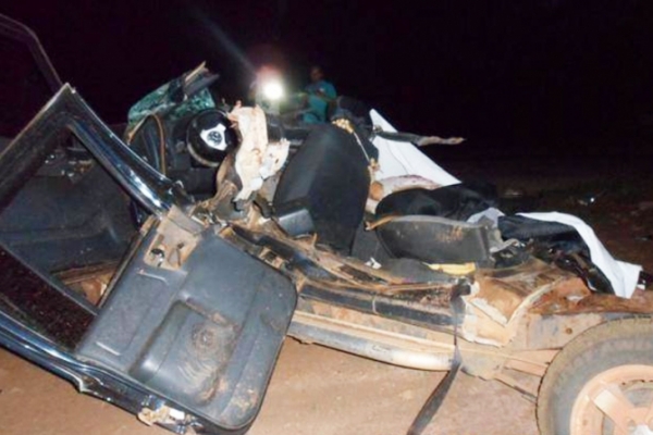 Motorista morre carboniza��o em colis�o de carretas na BR-364
