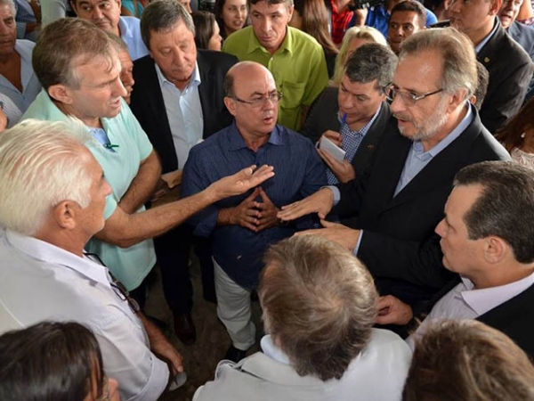 Entrega de equipamentos rodovi�rios fortalece agricultura familiar, diz Riva