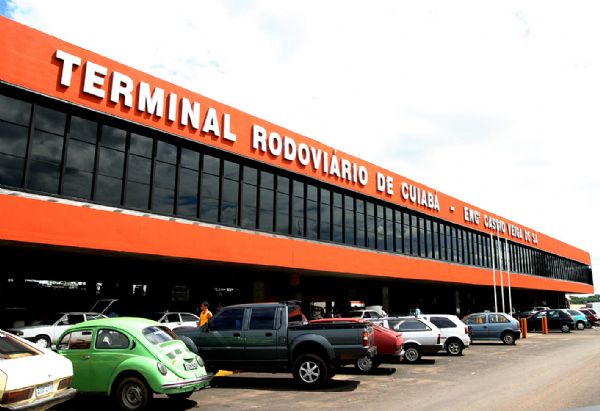 Pai e madrasta de menores abandonados em rodovi�ria s�o presos em cracol�ndia