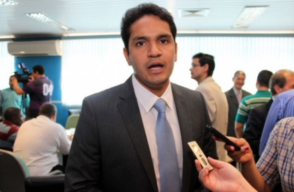 Fam�lia nega tentativa de suic�dio de Jo�o Emanuel e chama boatos de �maldade�