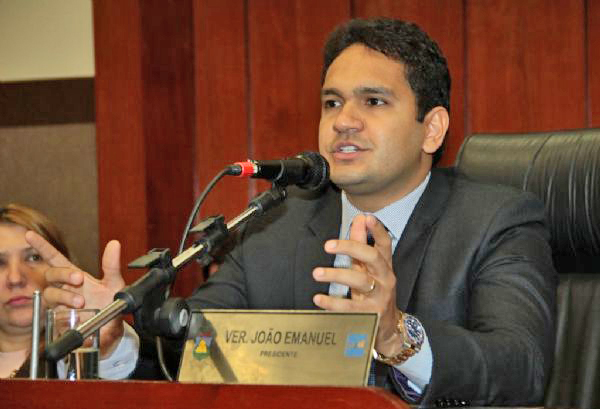 Por maioria, C�mara cassa o mandato do vereador Jo�o Emanuel