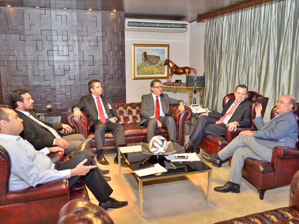 Riva re�ne com governador e operadoras para implanta��o de telefonia em distritos