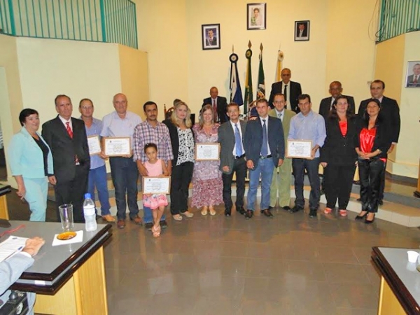 Empres�rios do setor de base florestal s�o homenageados com mo��o de aplauso pela c�mara de Ju�na