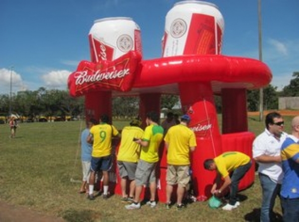 Cerveja na Copa custar� quatro vezes o pre�o de mercado