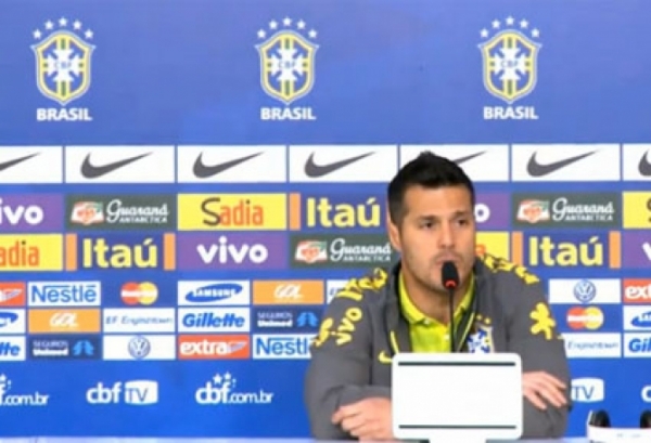 J�lio C�sar desfalca a sele��o em treino da volta dos titulares