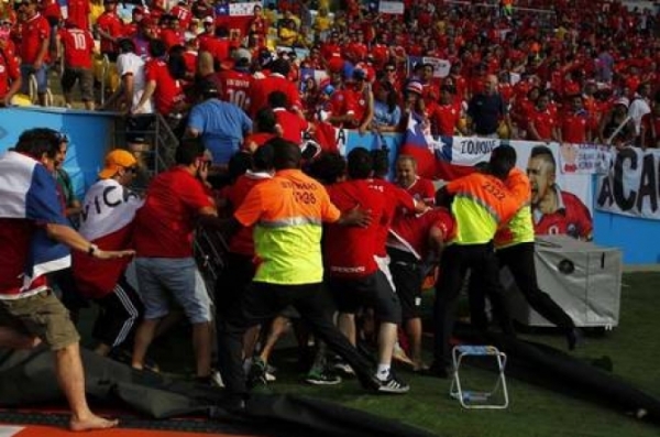 Torcedores b�bados podem fazer Fifa voltar atr�s e proibir venda de cerveja na Copa