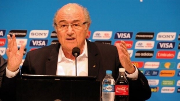 Marin some, Blatter se irrita com pergunta sobre corrup��o e ministro ironiza cr�ticas