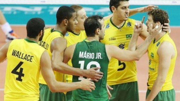 Brasil espanta desconfian�a, passa pela R�ssia e j� se garante na semi da Liga Mundial