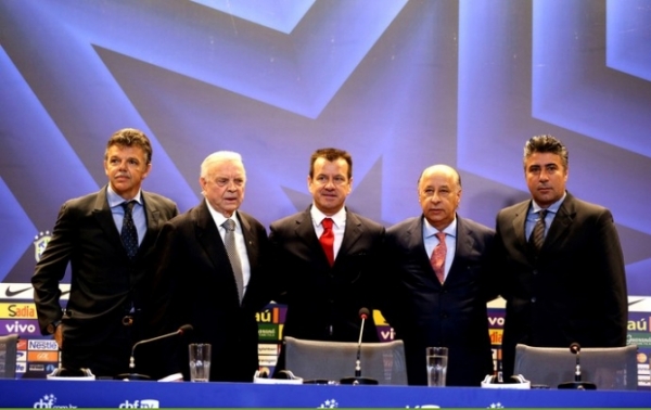 Dunga deve fechar sele��o brasileira e acabar com a farra da TV Globo
