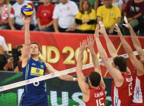 Brasil atropela R�ssia e garante vaga na semi do Mundial