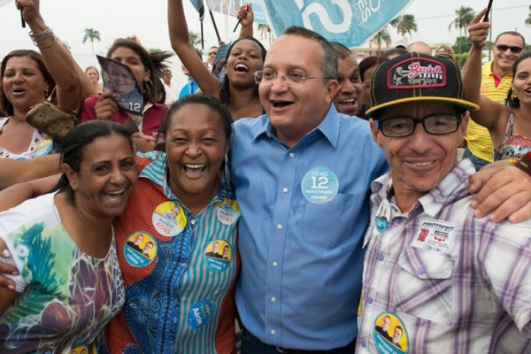 Pedro Taques ganha dois minutos de L�dio Cabral e um de Janete Riva