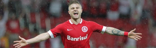 Sasha sofre tor��o e vira d�vida do Inter contra Cruzeiro