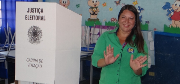Janete vota pela manh� em Juara e disse que acredita que vai para o segundo turno.