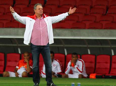Em sete dias, Inter esquece t�tulo e s� pensa no G-4