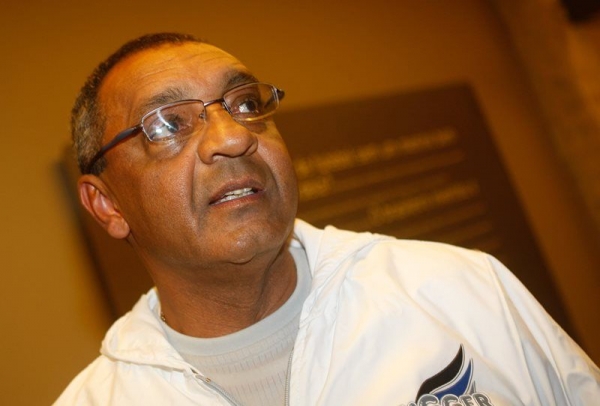 Bas�lio defende Mano e diz que faltou comando