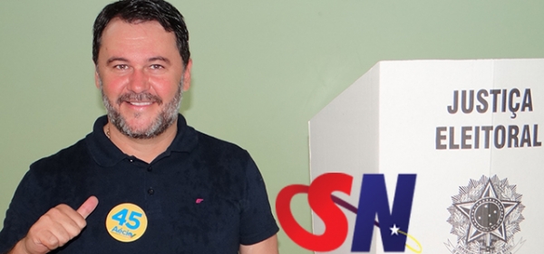 Deputado estadual eleito, Oscar Bezerra, vota para A�cio Neves em Juara.