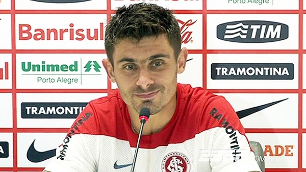 Sal�rio de R$ 720 mil afasta meia Alex do Inter