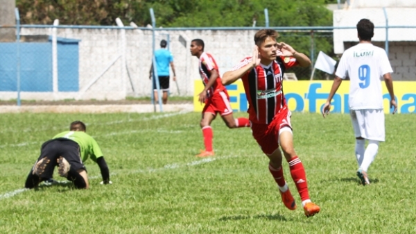 Artilheiro da Copinha era volante e custa 's�' R$ 2 milh�es