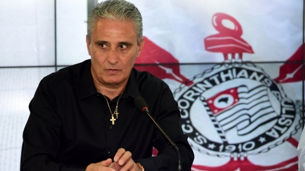 Com reservas bem, Tite espera hora de 'dar rem�dio' ao 'doente' time titular