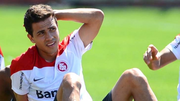 Aguirre confirma Nilmar no Gre-Nal mesmo ap�s erro em p�nalti
