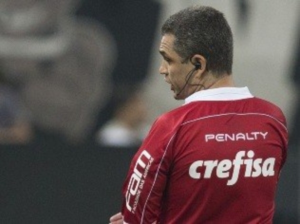Fifa pro�be que �rbitros do Paulist�o usem patroc�nio do Palmeiras na camisa