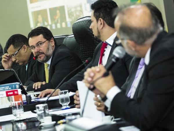 Caixa diverge em informa��es e professor da UFMT estipula mais R$1 bi para concluir VLT