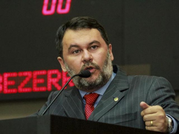 Oscar cobra qu�rum em sess�es e destaca preju�zo do setor florestal por entrave na pauta