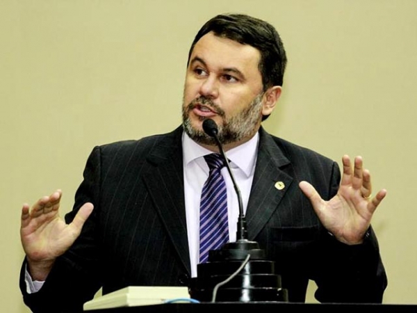 Oscar apresenta Projeto de Resolu��o que desconta aus�ncia dos deputados por sess�o