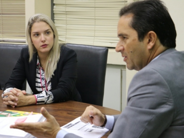  Em audi�ncia com secret�rio, deputada se prontifica a batalhar pela educa��o de MT