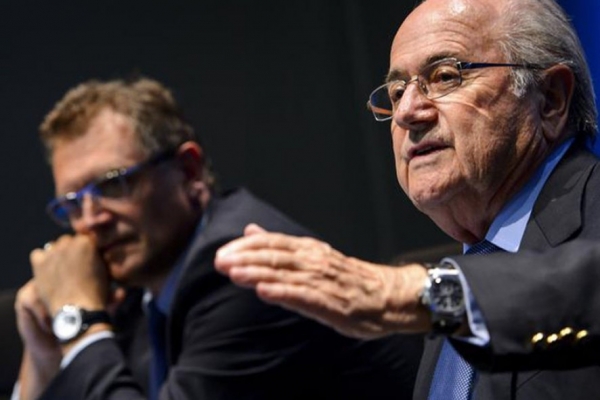 Joseph Blatter estaria reconsiderando se manter na presid�ncia da Fifa
