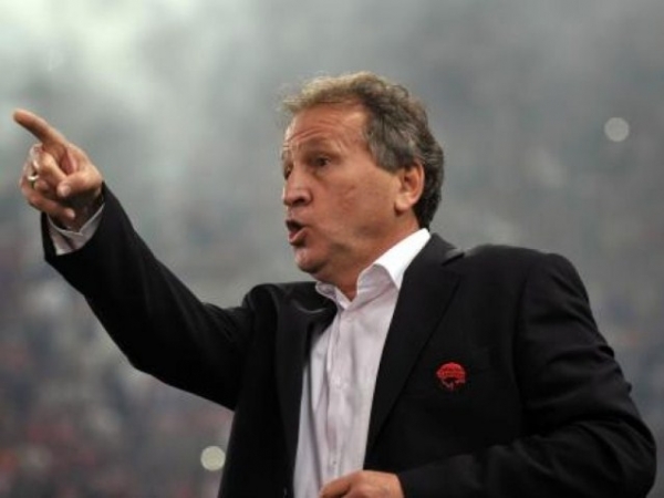 Zico mant�m candidatura � Fifa e critica corrup��o na entidade