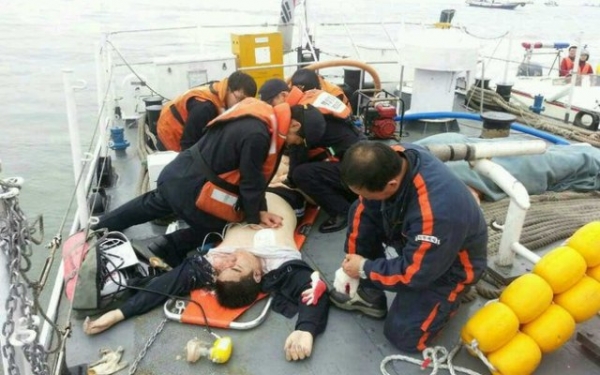 Come�a resgate dos corpos do naufr�gio com 700 v�timas no Mediterr�neo