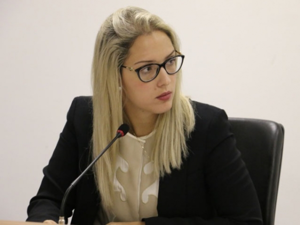 Janaina Riva  prop�e lei que institui garantia em obras de pavimenta��o de rodovias e faz desabafo na tribuna