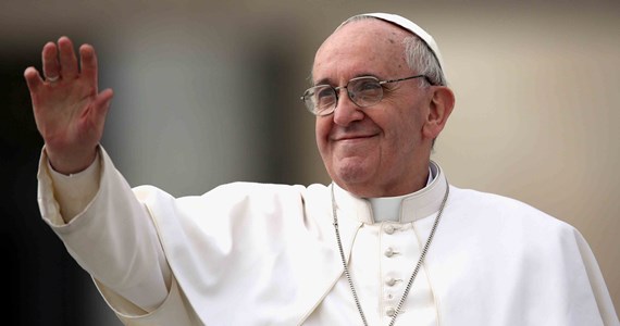 Papa Francisco deixa Nunciatura para rezar com fi�is equatorianos na rua