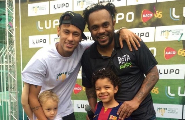 De f�rias na Baixada, Neymar diz querer evitar contato com o Santos