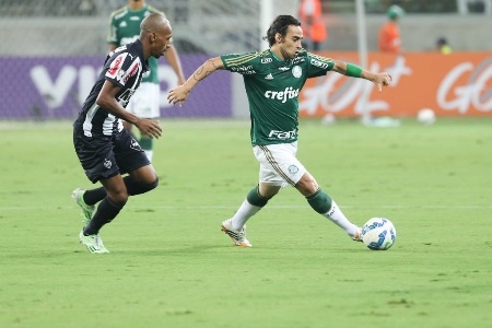 Palmeiras no embalo contra time santista ganha o 6� lugar no Brasileir�o 2015