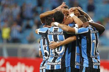 Gr�mio vence nos p�naltis e avan�a na Copa do Brasil 