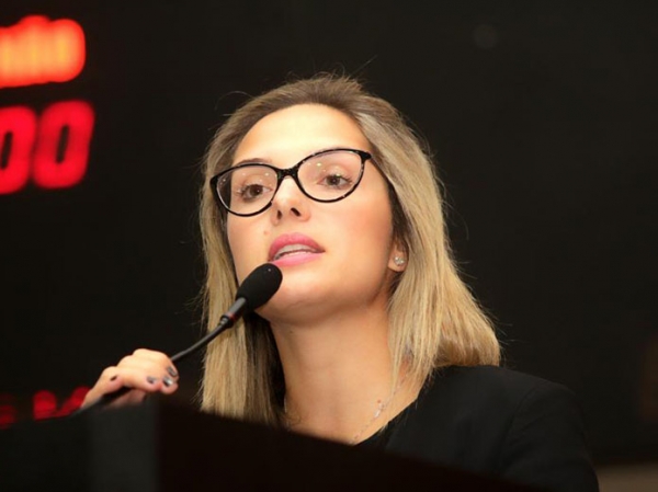 Janaina Riva fala em falta de respeito do governo com o Poder Legislativo e pede igualdade de tratamento aos deputados